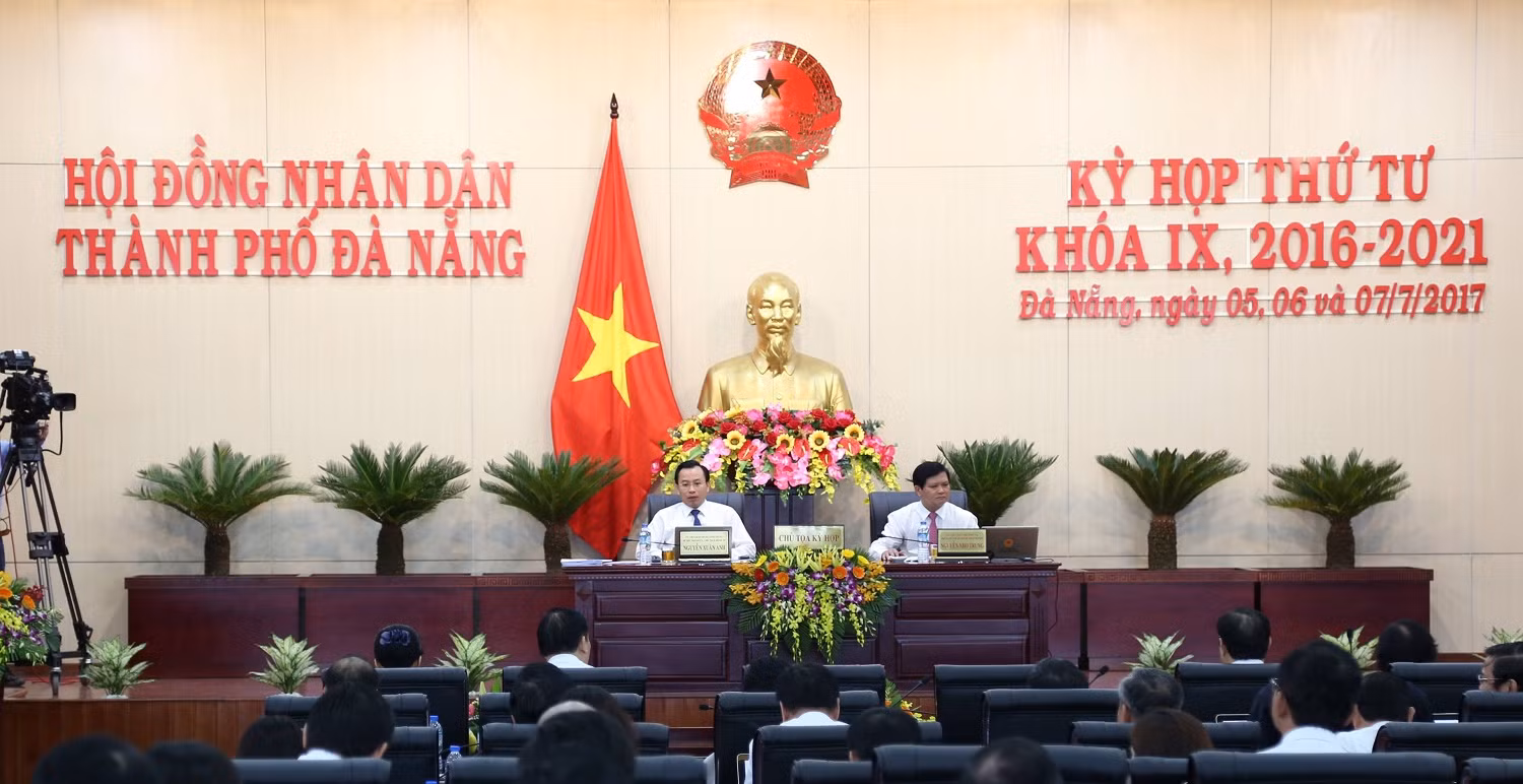 Ủy ban Kiểm tra Thành ủy Đà Nẵng thi hành kỷ luật khiển trách đối với ba cán bộ văn phòng Thành ủy và văn phòng Hội đồng nhân dân. Ảnh: TT Ủy ban Kiểm tra Thành ủy Đà Nẵng thi hành kỷ luật khiển trách đối với ba cán bộ văn phòng Thành ủy và văn phòng Hội đồng nhân dân. Ảnh: TT