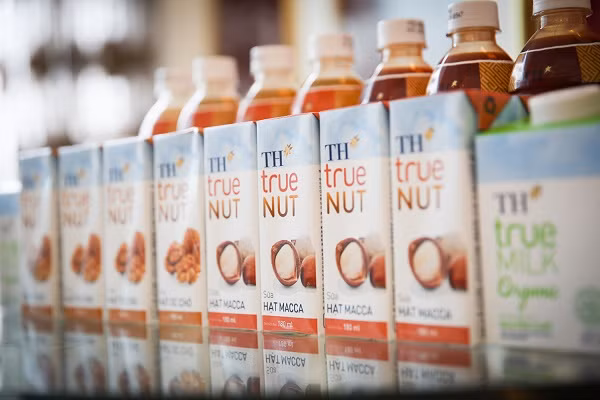 TH true NUT là sản phẩm sữa hạt đầu tiên ở Việt Nam có bổ sung sữa tươi, phù hợp với mọi lứa tuổi. TH true NUT là sản phẩm sữa hạt đầu tiên ở Việt Nam có bổ sung sữa tươi, phù hợp với mọi lứa tuổi.