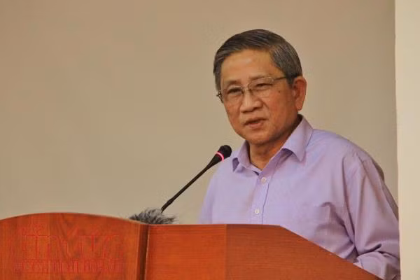 Giáo sư Nguyễn Minh Thuyết thừa nhận chương trình mới có nội dung khó và nặng. Ảnh: TTXVN Giáo sư Nguyễn Minh Thuyết thừa nhận chương trình mới có nội dung khó và nặng. Ảnh: TTXVN