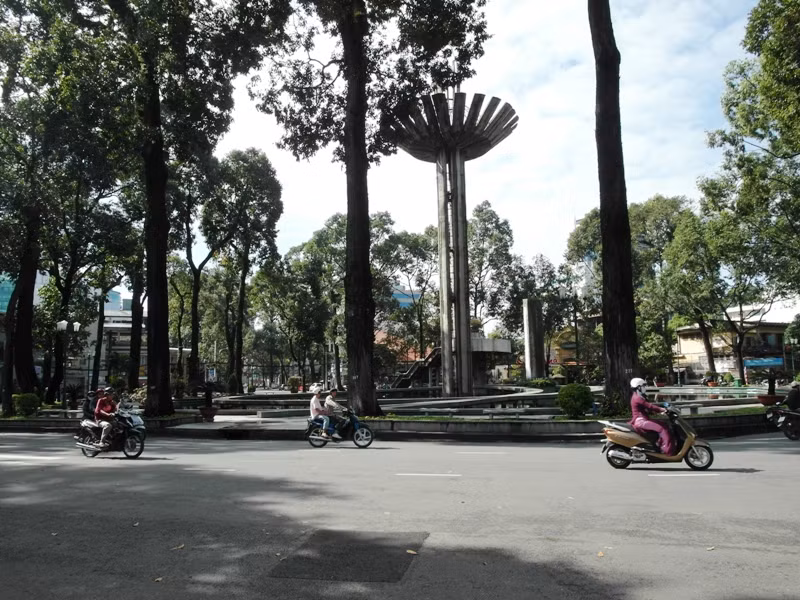 Khu vực Hồ con Rùa yên ắng trong thanh bình.
