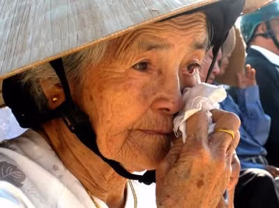 Những người hoạt động cách mạng trước tháng 1/1945 hay tới Cách mạng tháng Tám năm 1945 nay đều ở độ tuổi 85, liệu họ còn có con thi tốt nghiệp THPT? Ảnh minh họa.