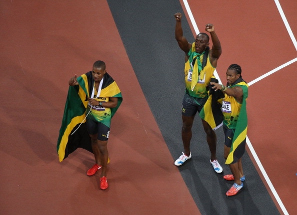 Jamaica thống trị đường chạy 200m nam khi 2 đồng hương của Usain Bolt là Yohan Blake và Warren Weir lần lượt giành HCB, HCĐ. Jamaica thống trị đường chạy 200m nam khi 2 đồng hương của Usain Bolt là Yohan Blake và Warren Weir lần lượt giành HCB, HCĐ.