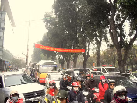 Cảnh ùn tắc giao thông vào sáng nay trên đường Kim Mã.