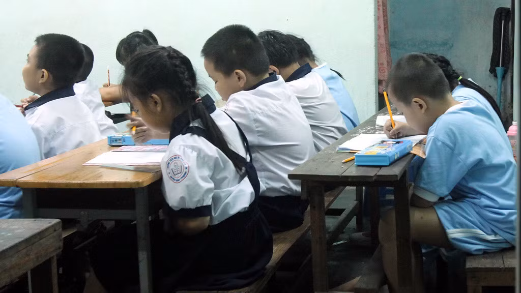 Những lớp dạy thêm tại nhà hay ở trung tâm như thế này khá phổ biến tại thành phố Hồ Chí Minh, ảnh minh họa, nguồn: Đào Ngọc Thạch / Báo Thanh Niên.