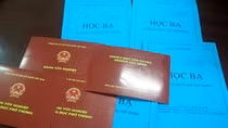 Trưởng ban Tổ chức Thành ủy Vị Thanh mượn bằng cấp 2 của bạn để học tiếp (Ảnh: vtc.vn).