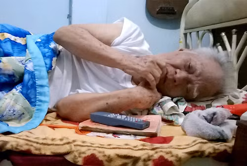 Nhạc sỹ Nguyễn Văn Tý đang sống những ngày tháng tuổi già trong thiếu thốn và bệnh tật. Ảnh: Châu Mỹ - VnExpress.net. Nhạc sỹ Nguyễn Văn Tý đang sống những ngày tháng tuổi già trong thiếu thốn và bệnh tật. Ảnh: Châu Mỹ - VnExpress.net.
