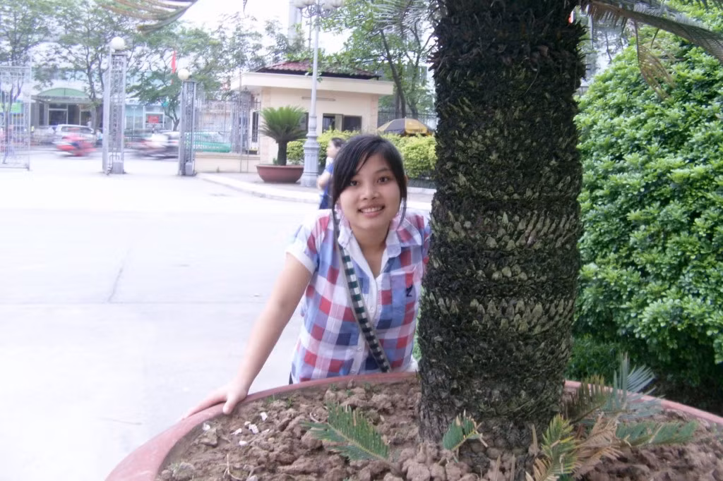 Huệ rất thích xem phim, đi chơi cùng bạn bè, mua sắm. Ước mơ: trở thành một Luật sư tài năng trong tương lai