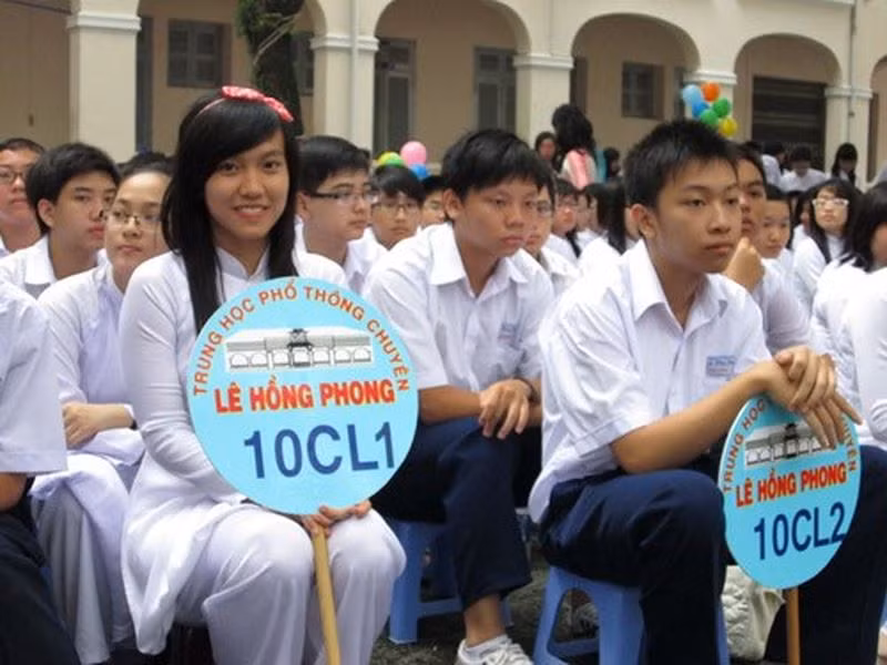Lớp chọn trong trường không chuyên ảnh 2 Lớp chọn trong trường không chuyên ảnh 2