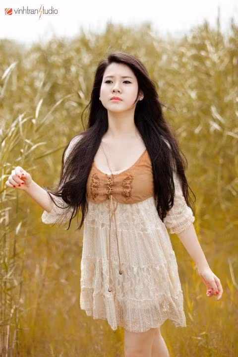 Ngoài việc học trên lớp, hiện tại Hiền Trang đang là Model cho công ty giải trí "Heravn entertaiment", Hiền Trang còn nhận được khá nhiều lời mời làm Model cho các shop thời trang, ngoài ra còn được mời đóng phim điện ảnh, sắp tới Hiền Trang sẽ tham gia khóa học diễn xuất Phim trường của đạo diễn Lê Bảo Trung. <<HOA KHÔI CÁC TRƯỜNG ĐẠI HỌC <<NGÔI SAO HỌC ĐƯỜNG