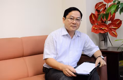 Ông Lê Xuân Sơn - Tổng biên tập Báo Tiền Phong, Trưởng BTC cuộc thi Hoa hậu Việt Nam 2012. Ông Lê Xuân Sơn - Tổng biên tập Báo Tiền Phong, Trưởng BTC cuộc thi Hoa hậu Việt Nam 2012.