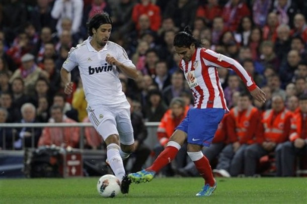 Atletico cố gắng tìm kiếm bàn gỡ. Falcao chơi đầy nhiệt huyết. Atletico cố gắng tìm kiếm bàn gỡ. Falcao chơi đầy nhiệt huyết.