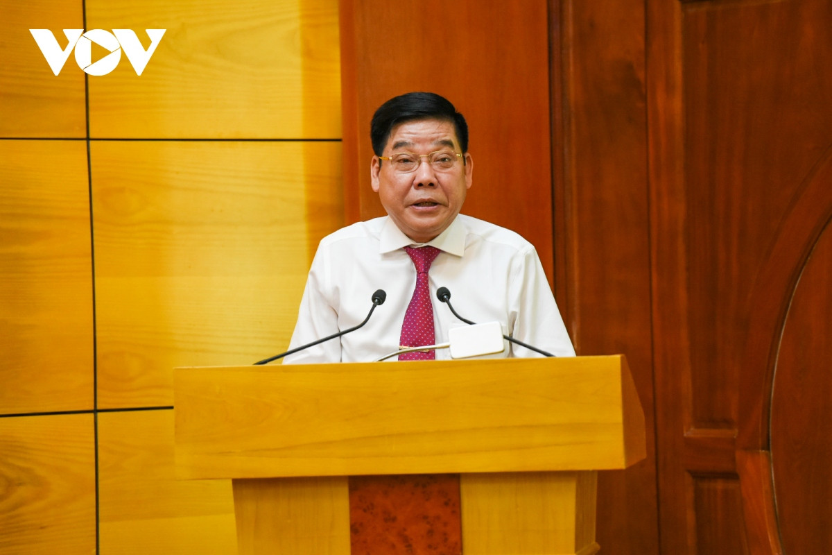 Tân Bí thư Tỉnh ủy Bắc Giang Nguyễn Văn Gấu phát biểu tại buổi lễ.