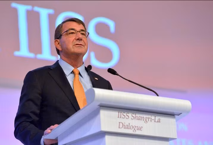 Bộ trưởng Quốc phòng Mỹ Ashton B. Carter tại Đối thoại Shangri-La 2015. Nguồn ảnh: Defense.gov