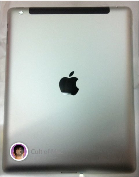 Apple Daily cũng một lần nữa xác nhận lại những thông tin trước đây về cấu hình của iPad 3 với chip A6 bốn nhân, hỗ trợ 4G, camera sau 8MP và màn hình Retina 9.7" độ phân giải 2048x1536. Mặt ngoài vỏ sau iPad 3.