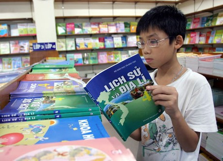 Sách giáo khoa hay bộ sách giáo khoa – một hay nhiều bộ sách giáo khoa. Ảnh: TNO