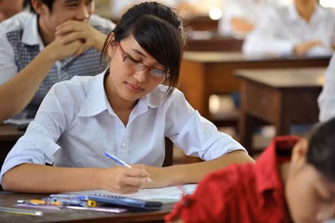 Hai dự đoán về những hệ lụy của kỳ thi chung năm 2015 (GDVN) - Chúng tôi mạo muội đưa ra những dự đoán của mình trong kỳ thi Tốt nghiệp THPT 2015 với tính chất phản biện tích cực và xây dựng.