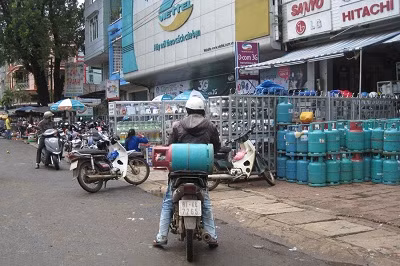 Bất chấp giá tăng kỷ lục, gas giá rẻ quảng cáo đến tận tay người dùng