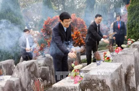 Máu của dân tộc nào cũng đỏ và nước mắt nào cũng mặn như nhau ảnh 2