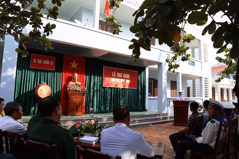 Lễ khai giảng tại Trường Tiểu học thị trấn Trường Sa. (Ảnh: H.T)