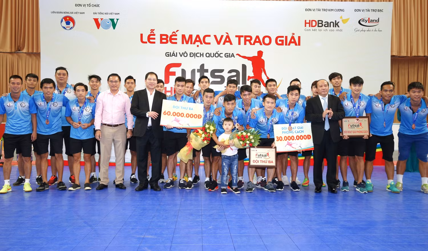 Đội hạng ba là Hải Phương Nam Phú Nhuận, được nhận cờ, Huy chương đồng và 60 triệu đồng.