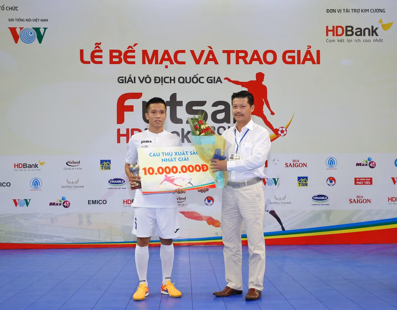 Cầu thủ xuất sắc nhất giải thuộc về Phạm Đức Hòa (Thái Sơn Nam).