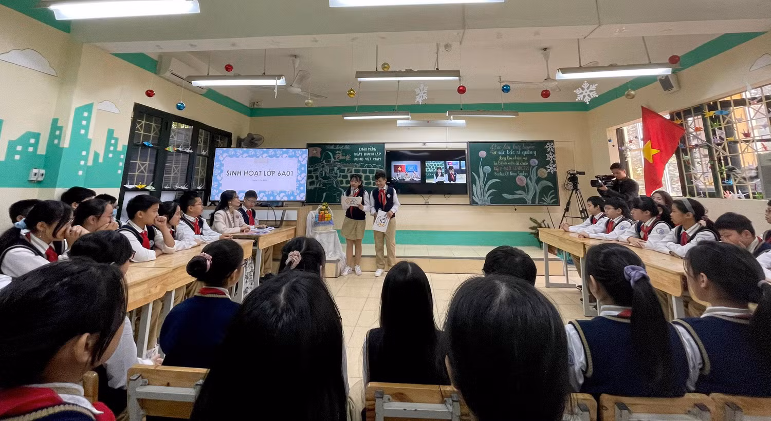 Các em học sinh lớp 6A01 Trường Trung học cơ sở Thái Thịnh, quận Đống Đa, Hà Nội. Ảnh: Nhà trường cung cấp.