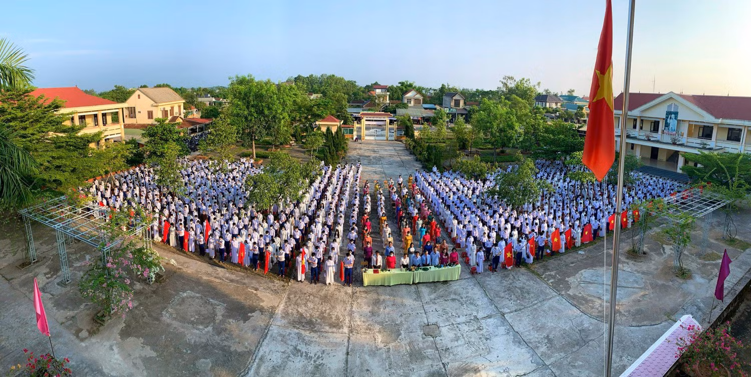 Lễ khai giảng ở trường Trung học phổ thông Chế Lan Viên (Huyện Cam Lộ).