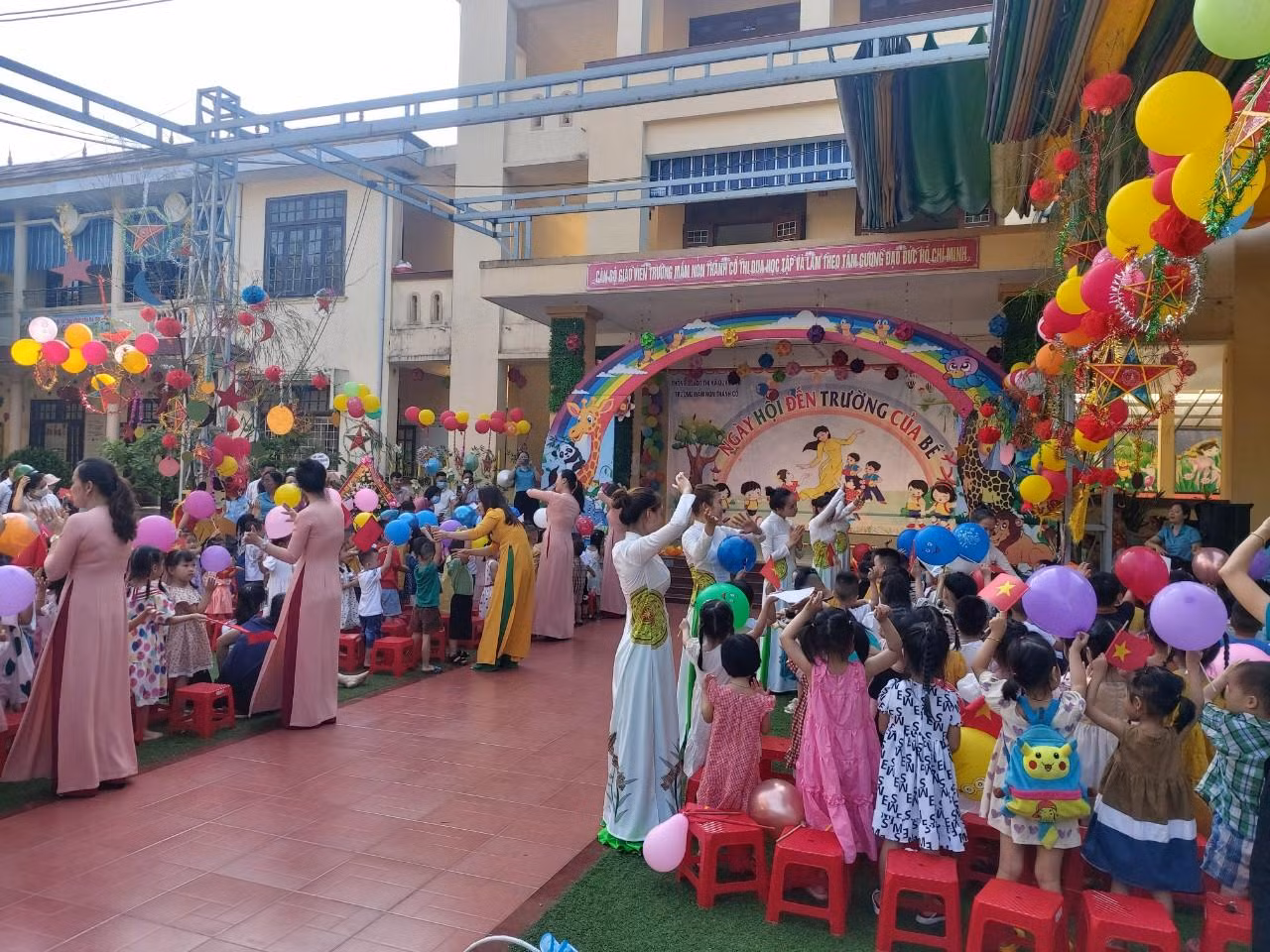Trường mầm non Thành Cổ hân hoan đón ngày khai trường.