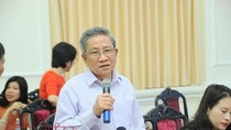 Giáo sư Nguyễn Minh Thuyết trao đổi với truyền thông về chương trình mới trên cương vị Tổng chủ biên, ảnh: Báo Tin Tức.