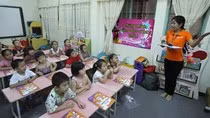 Những giọt nước mắt nghẹn ngào của nhiều giáo viên Thanh Hóa ảnh 1