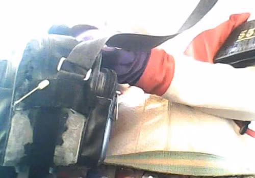 Chiếc túi xách chứa nhiều loại thúc kích dục và dao găm của những người bán thuốc kích dục tại bến xe Miền Tây. Chiếc túi xách chứa nhiều loại thúc kích dục và dao găm của những người bán thuốc kích dục tại bến xe Miền Tây.