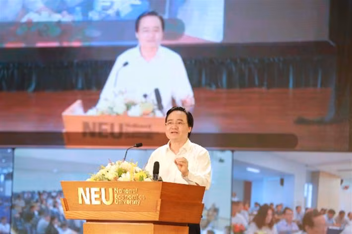 Chủ trương, nghị quyết của Đảng về tự chủ đại học được thể chế hóa mang đậm dấu ấn của Bí thư Ban cán sự đảng - Bộ trưởng Bộ Giáo dục và Đào tạo Phùng Xuân Nhạ, ảnh: moet.gov.vn