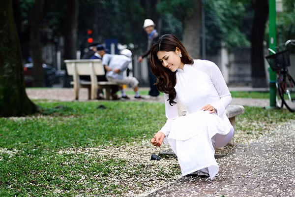 >> Xem thêm: 'Thái Phiên mời Nguyễn Thị Loan chụp nude, thu 100 tỷ đồng...' >> Xem thêm: 'Thái Phiên mời Nguyễn Thị Loan chụp nude, thu 100 tỷ đồng...'