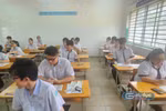 TPHCM: Thi Ngữ văn, một thí sinh gãy tay phải, thi phòng riêng có cán bộ ghi bài hộ