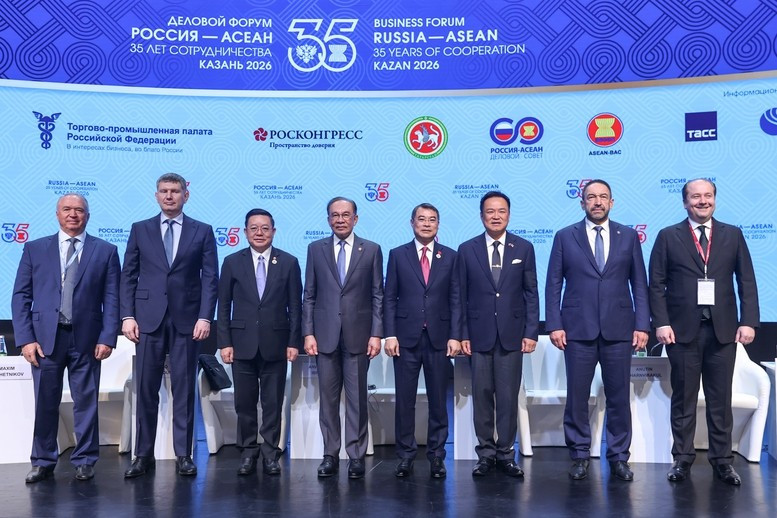 Thủ tướng Lê Minh Hưng cùng lãnh đạo các nước chụp ảnh chung tại Lễ Khai mạc Diễn đàn Kinh doanh ASEAN-Nga. Ảnh: VGP/Nhật Bắc